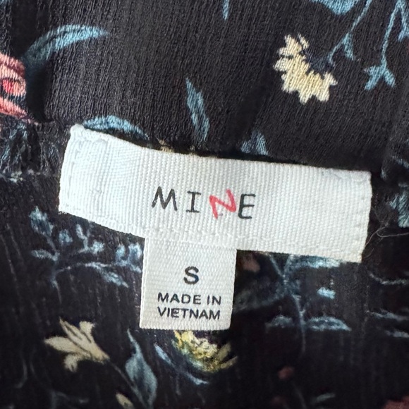 Mine Floral V strap floral blouse Size S - Picture 3 of 5